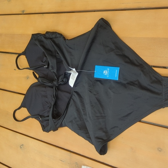 Elegant Black One-Piece Swimsuit - Picture 3 of 7